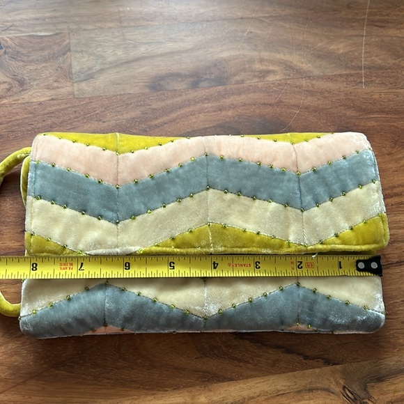 Shiraleah velvet pastel color wristlet super cute - Picture 13 of 15